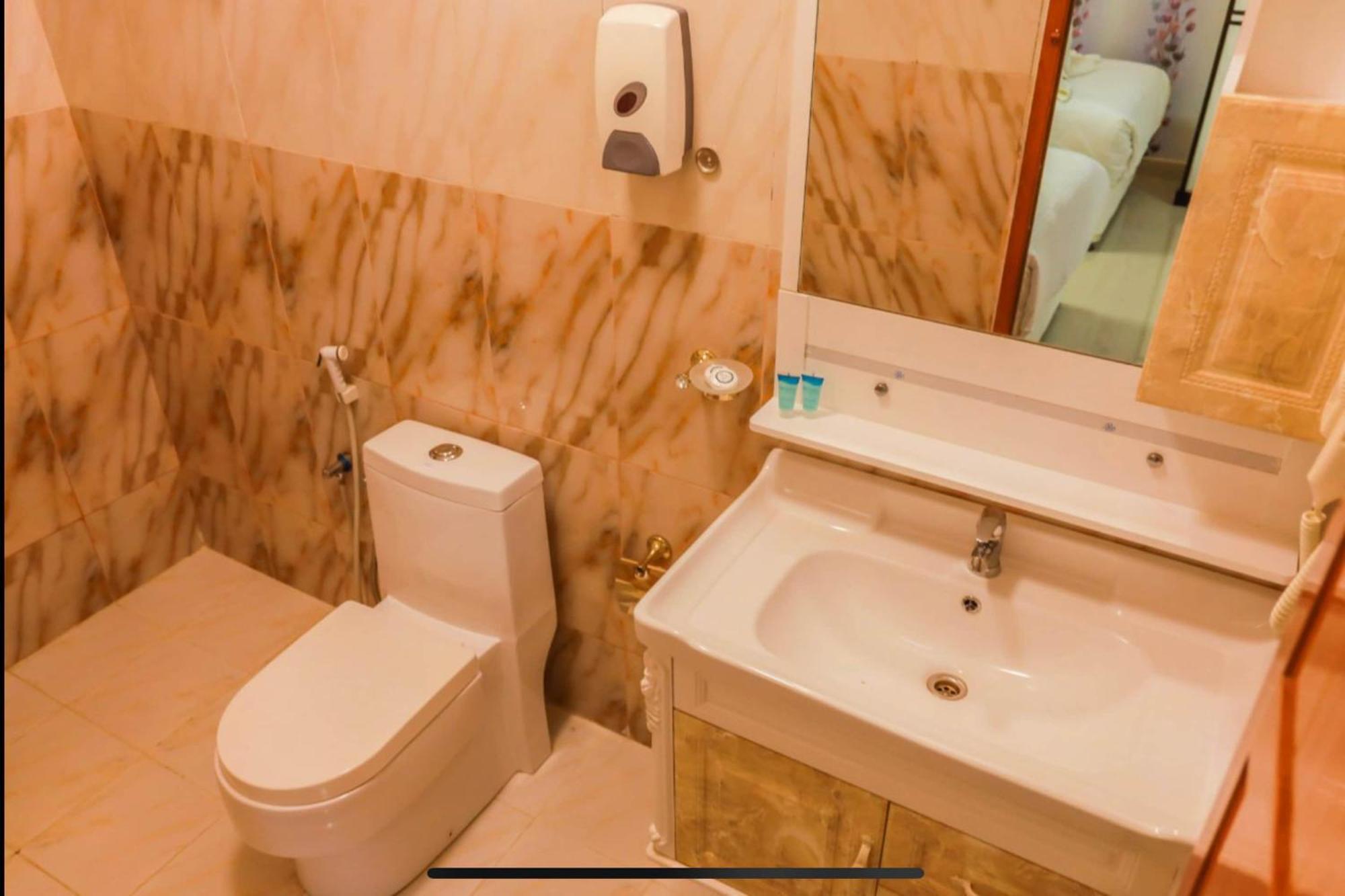 Capital O 141 Golden Rays Hotel Ibrā Εξωτερικό φωτογραφία